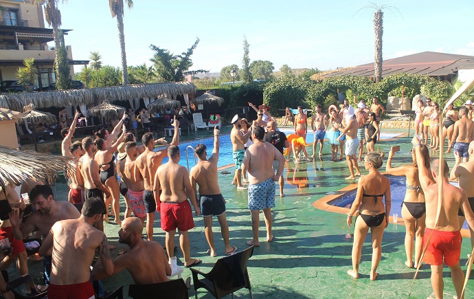 turra-pool-party