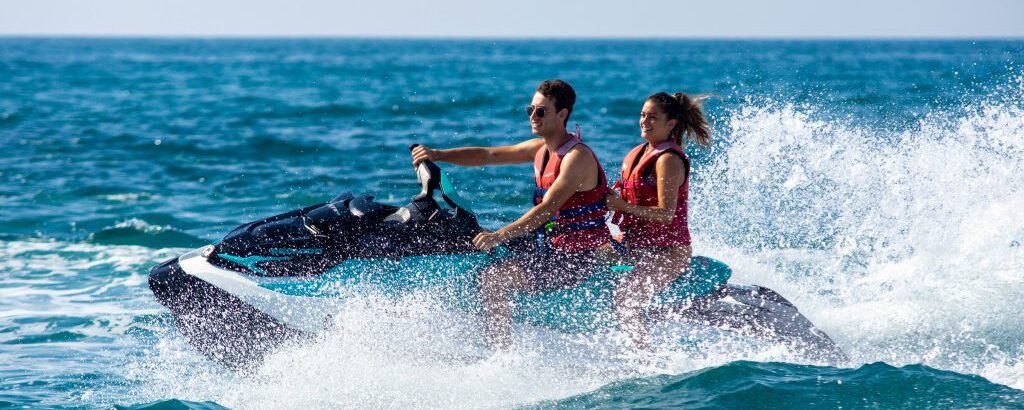 Las Mejores Actividades Acuáticas en Mojácar: Dónde Reservar, Precios y Consejos