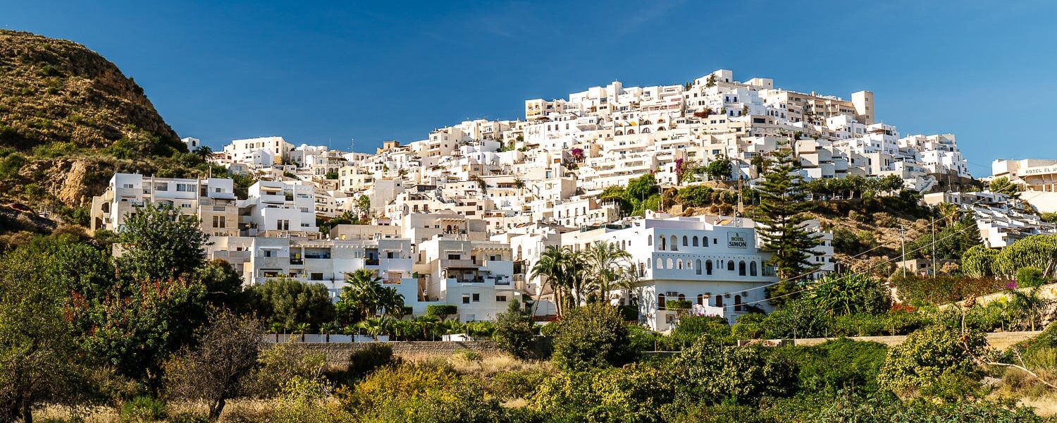 Dónde Alojarse en Mojácar en 2026: Mejores Zonas y Hoteles Según el Tipo de Grupo